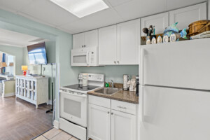 Caravelle Resort 409 - Kitchen